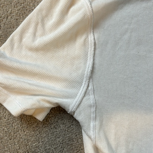 Lululemon tshirt - Picture 2 of 4